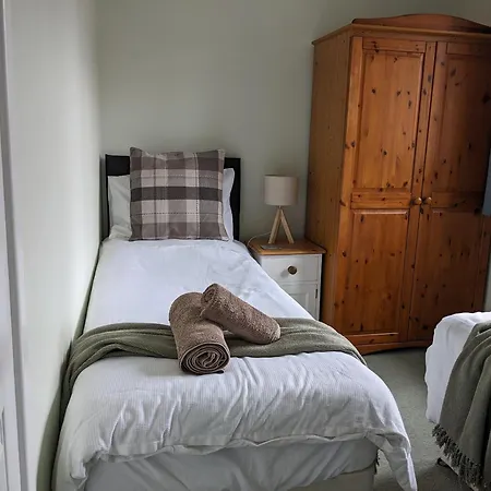 Croft House 彭里斯